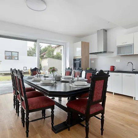 A Unique House With A Terrace And Garden In Cracow For 8 People By Renters * Krasków