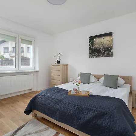 A Unique House With A Terrace And Garden In Cracow For 8 People By Renters קרקוב