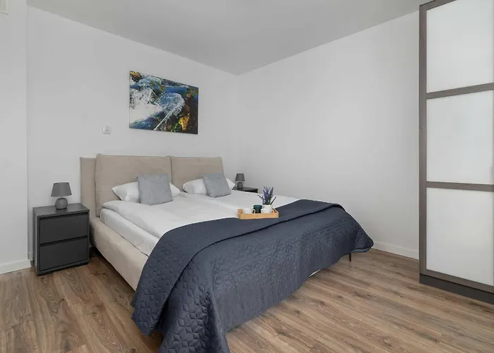 A Unique House With A Terrace And Garden In Cracow For 8 People By Renters בית נופש קרקוב