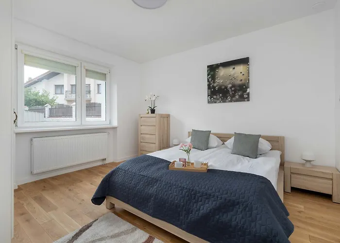 A Unique House With A Terrace And Garden In Cracow For 8 People By Renters קרקוב