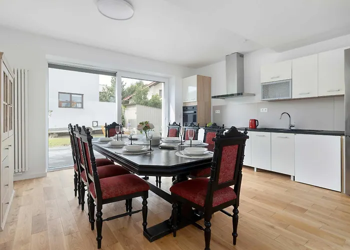 A Unique House With A Terrace And Garden In Cracow For 8 People By Renters * קרקוב