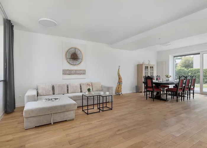 A Unique House With A Terrace And Garden In Cracow For 8 People By Renters קרקוב