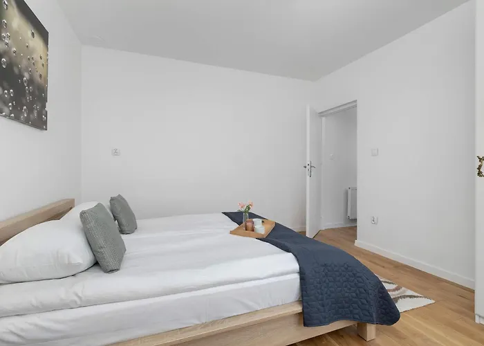 A Unique House With A Terrace And Garden In Cracow For 8 People By Renters קרקוב