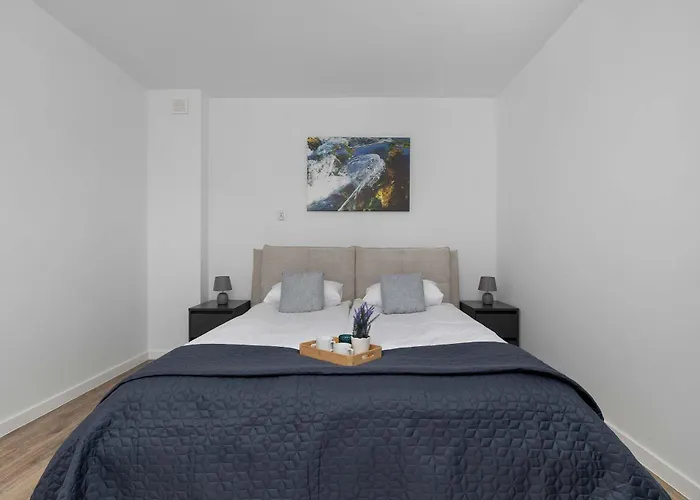 A Unique House With A Terrace And Garden In Cracow For 8 People By Renters בית נופש