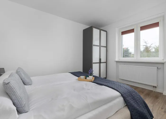 A Unique House With A Terrace And Garden In Cracow For 8 People By Renters בית נופש *