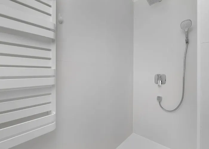 בית נופש A Unique House With A Terrace And Garden In Cracow For 8 People By Renters קרקוב