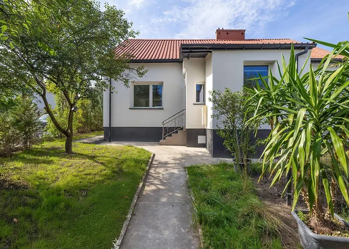 בית נופש A Unique House With A Terrace And Garden In Cracow For 8 People By Renters קרקוב