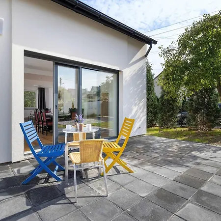 A Unique House With A Terrace And Garden In Cracow For 8 People By Renters Hébergement de vacances