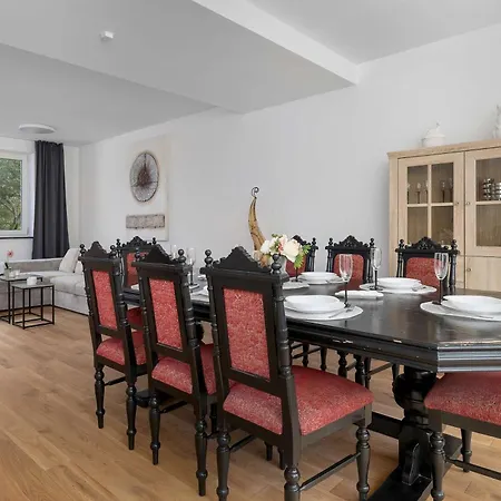 A Unique House With A Terrace And Garden In Cracow For 8 People By Renters Hébergement de vacances Cracovie